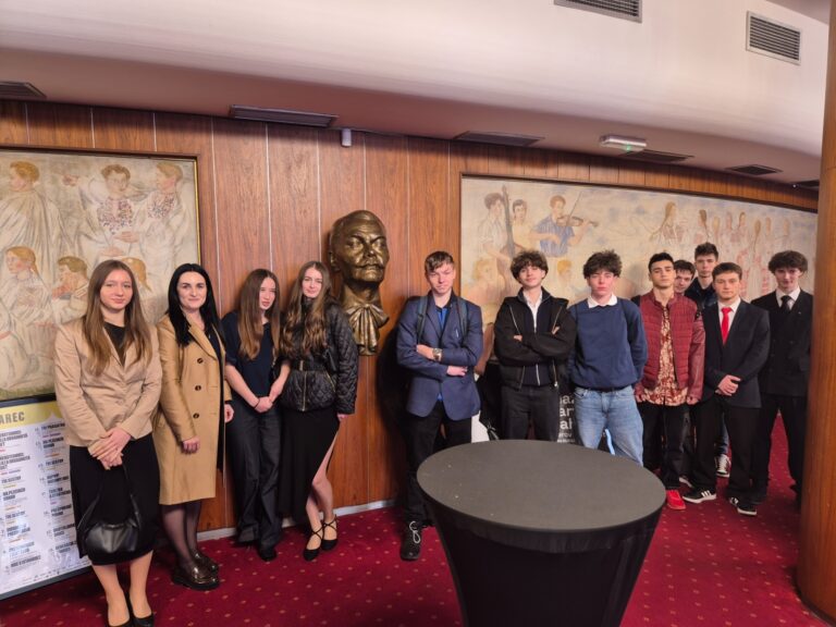 Žiaci 9.A na divadelnom predstavení „Hitlerov prezident“