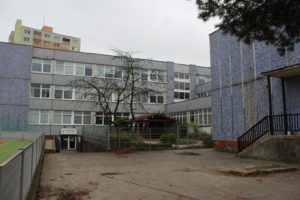 Budova základnej školy Pri kríži